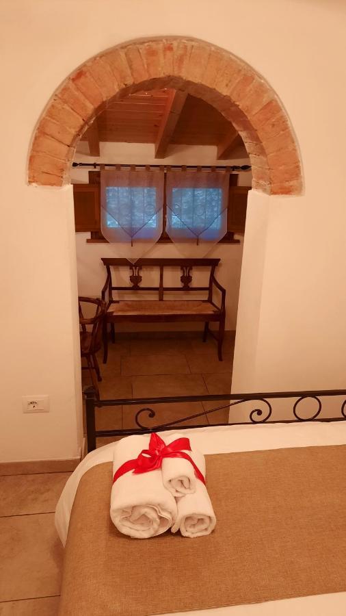 הוילה לוצ'יניאנו Il Casale Di Lucullo מראה חיצוני תמונה